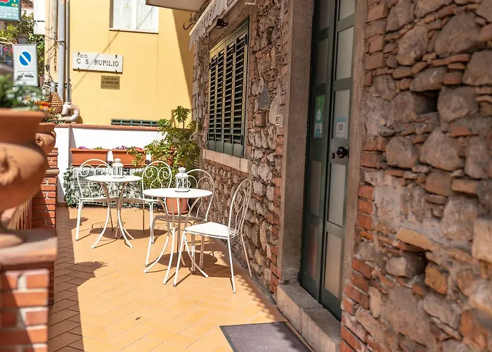 Dionisio Couette-café Taormine