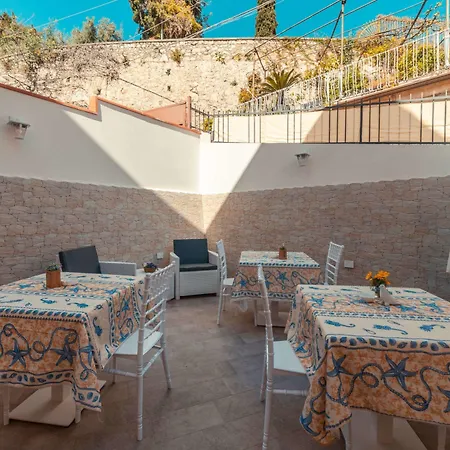 Couette-café Dionisio 3*